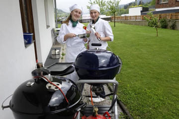 Grillen mit der 3 HT im Sonnenhof Bild 2